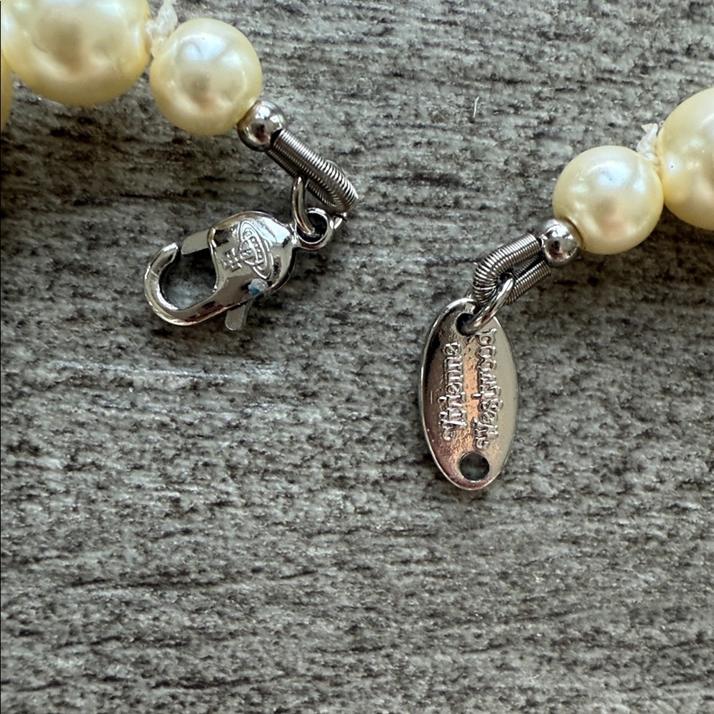 Vivienne Westwood Cream Pearl and Silver Necklace - Picture 4 of 8